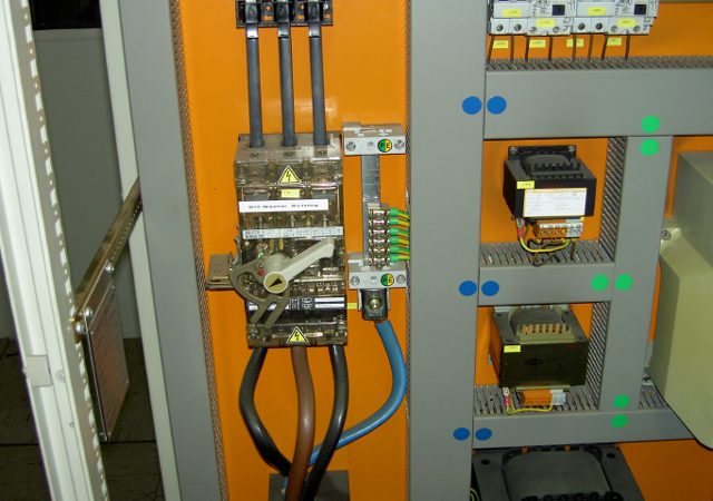 電氣柜主進(jìn)線 電氣柜主進(jìn)線