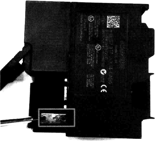 西門子CPU上的滑動金屬片未拔出 西門子CPU上的滑動金屬片未拔出