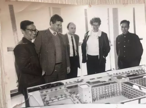 德國(guó)駐中國(guó)大使訪問(wèn)西安儀表廠1 德國(guó)駐中國(guó)大使訪問(wèn)西安儀表廠1