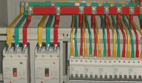 黃色導線用于三相電路的A相 黃色導線用于三相電路的A相