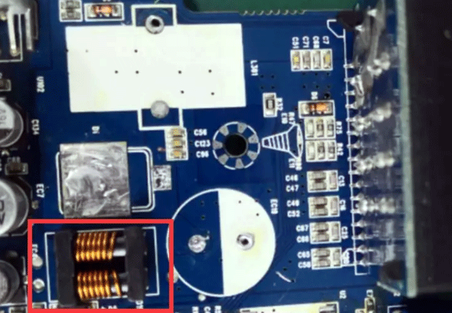 線路板電源輸入口的濾波電路沒有靠近接口放置 線路板電源輸入口的濾波電路沒有靠近接口放置