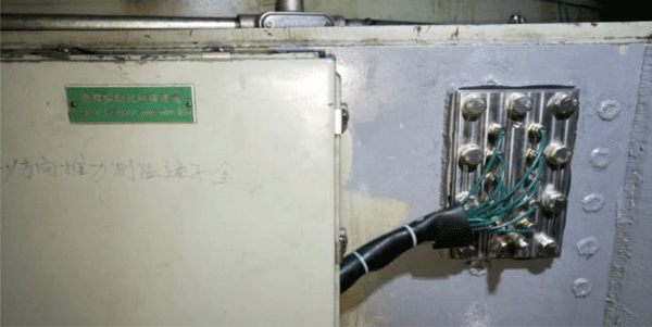 油槽出線裝置 油槽出線裝置