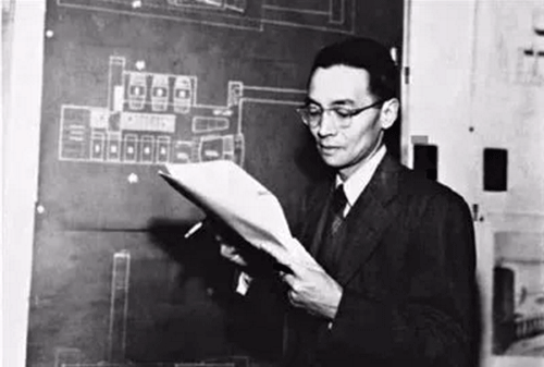 梁思成在繪圖 梁思成在繪圖