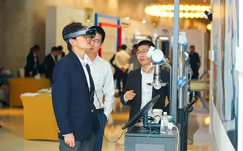 E+H用HoloLens對雷達物位計進行指導和調試 E+H用HoloLens對雷達物位計進行指導和調試