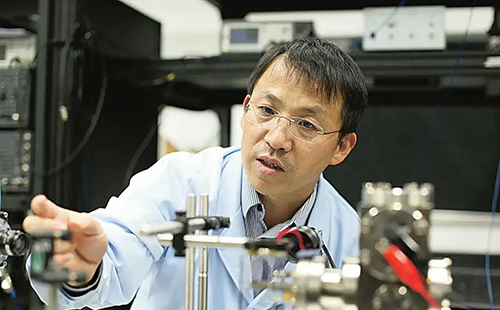 屈繼峰:追逐“溫度”的人生 屈繼峰:追逐“溫度”的人生