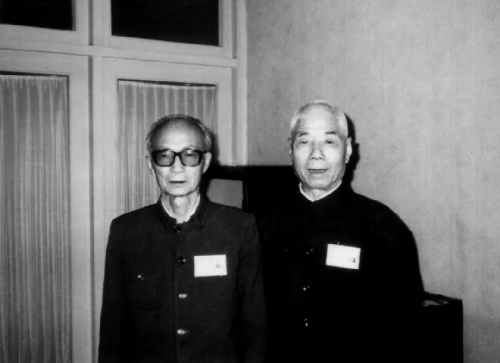 李慕愚與孫作賓在參加第六屆全國政協會議代表駐地合影 李慕愚與孫作賓在參加第六屆全國政協會議代表駐地合影