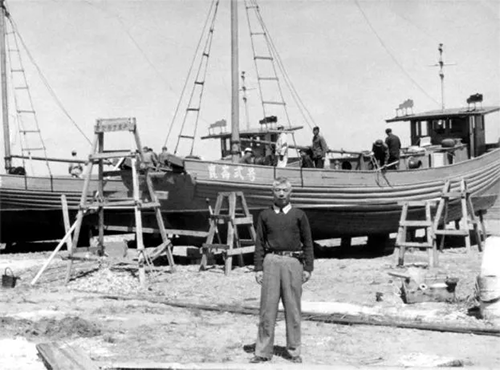 李慕愚在青海西寧造船現場 李慕愚在青海西寧造船現場