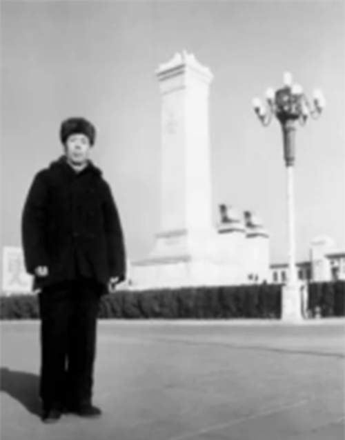 李幕愚1972 年在天安門廣場留影 李幕愚1972 年在天安門廣場留影